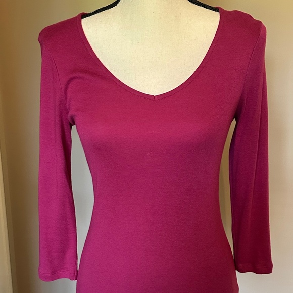 Kettlewell Ribbed V Neck Cotton Tee - Picture 1 of 5